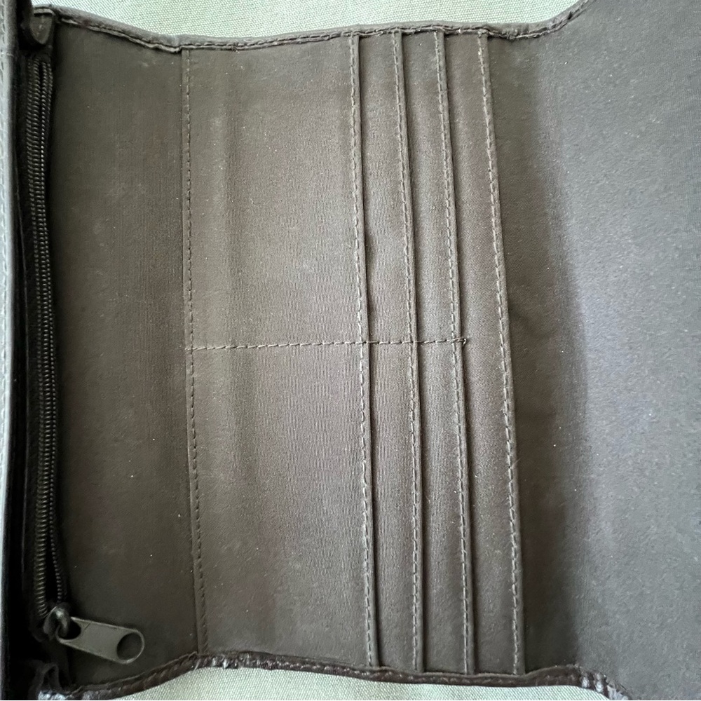 Relic Brown Paisley Tooled Embossed Tri-Fold Clutch Wallet - Picture 7 of 9